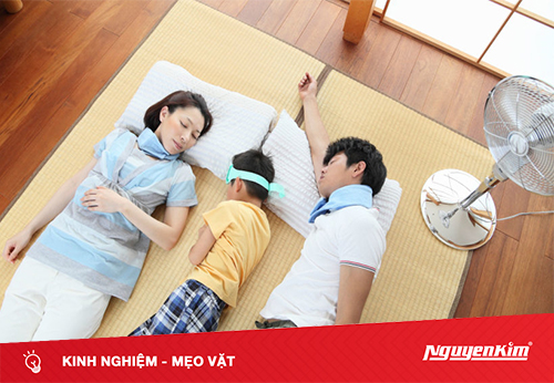 Mùa nắng nóng dùng quạt khi nằm ngủ có lợi hay hại cho sức khỏe?