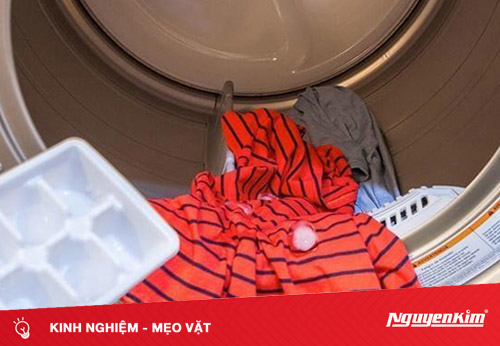 Tác dụng thần kỳ khi cho đá viên vào máy giặt