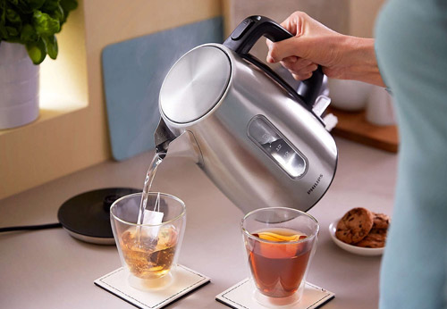 Có nên trút cạn nước trong bình siêu tốc ngay khi vừa đun xong?