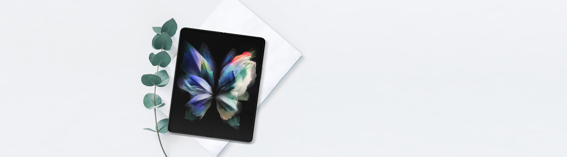 Điện thoại Samsung Galaxy Z Fold 3 512GB Xanh Lá máy mở mặt chính diện