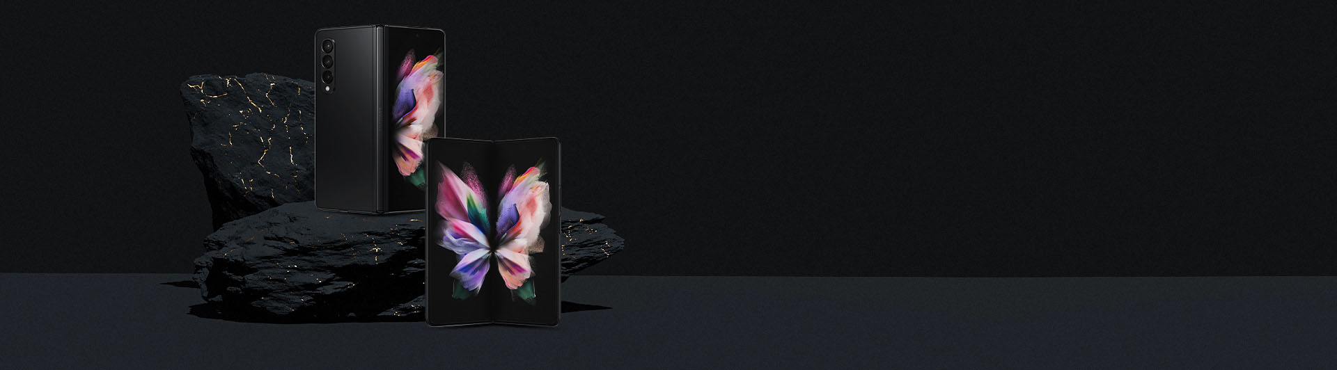 Điện thoại Samsung Galaxy Z Fold 3 512GB Đen máy mở mặt chính diện