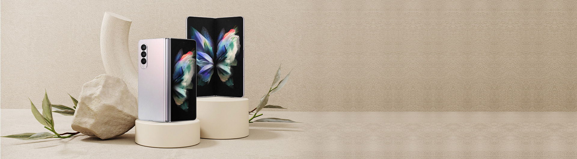 Điện thoại Samsung Galaxy Z Fold 3 512GB Bạc máy mở mặt chính diện