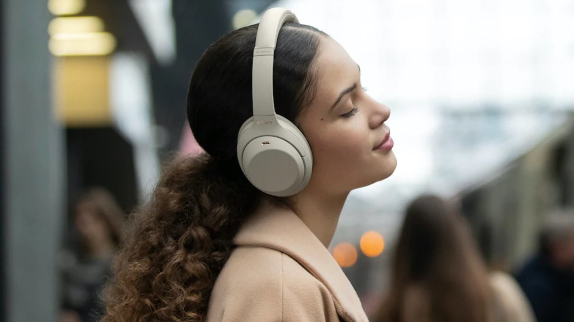 Cách Đeo Tai Nghe Bluetooth Đúng Cách Không Bị Đau Tai