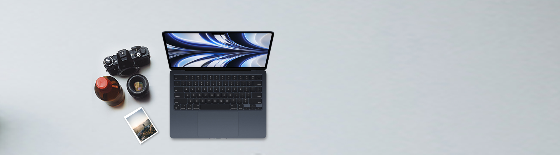 Laptop Macbook M2 2022 13,6 inch 8C MLY33SA/A Xanh Đen bàn phím