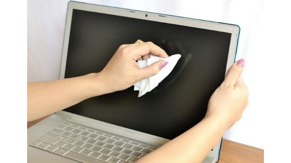 ve-sinh-ban-phim-laptop-dung-cach-4