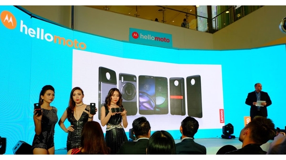 lenovo-cho-ra-mat-hai-sieu-pham-dao-cao-moto-z-va-moto-z-play-0