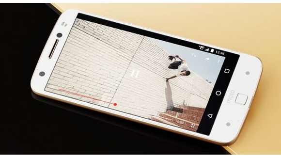 moto-z-chiec-dien-thoai-mong-nhat-the-gioi-da-co-mat-tai-viet-nam-0