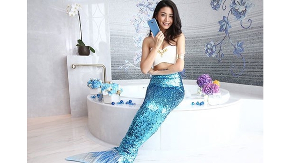 3-chiec-smartphone-co-mau-sac-ruc-ro-dang-duoc-gioi-tre-me-man-0