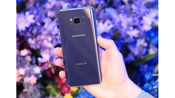 Thanh Hằng và điện thoại Galaxy S8
