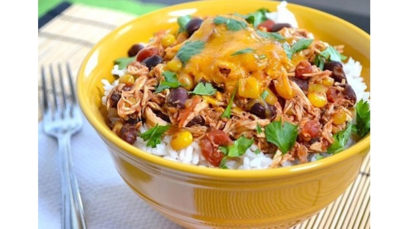 Làm cơm trộn ngon miệng với nồi cơm điện