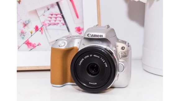 Máy ảnh Canon DSLR 200D trình làng với giá 14 triệu
