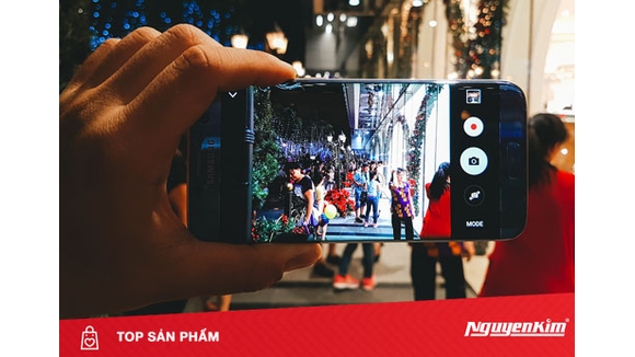 Những chiếc điện thoại giúp bạn selfie thả ga ngày Giáng sinh