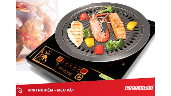 Thực hiện món nướng nhanh chóng trên bếp hồng ngoại nhờ sự giúp đỡ của vỉ nướng