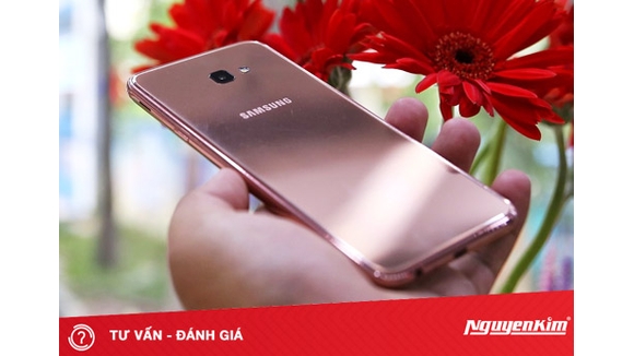 Trên tay Galaxy J4+