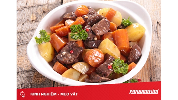 Cách làm thịt bò hầm với lò nướng thủy tinh