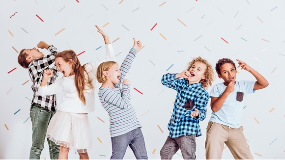 Bạn Chọn Dàn Karaoke Hay Loa Kéo Di Động Cho Mùa Hè Này?