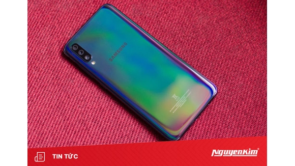 Galaxy A70 cập bến Việt Nam: màn hình Infinity-U 6.7", 3 camera sau