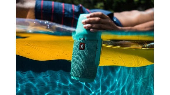Loa Bluetooth nào phù hợp cho những chuyến du lịch