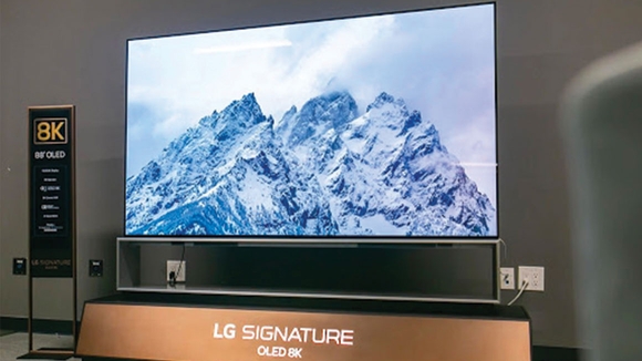 "Sửng sốt" với TV OLED 8K 88 inch lớn nhất thế giới từ nhà LG