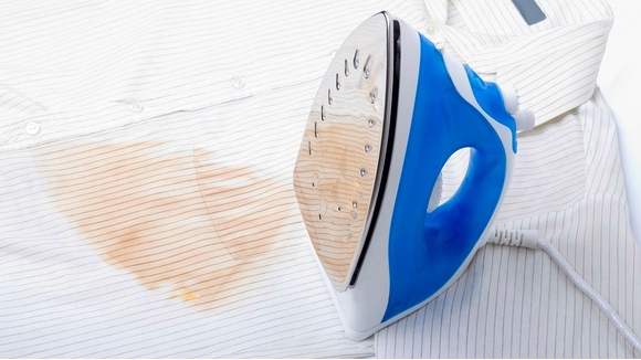 Có mẹo này trong tay, bạn không cần loay hoay tìm cách xử lý quần áo ủi lỡ bị cháy xém