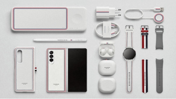 "Bóc tem" Galaxy Z Fold 3 Thom Browne đầu tiên tại Việt Nam