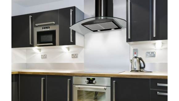 Có nên mua máy hút mùi kính cong hay không?