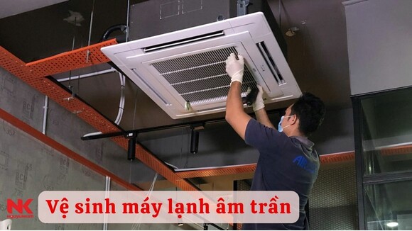 ve-sinh-may-lanh-am-tran