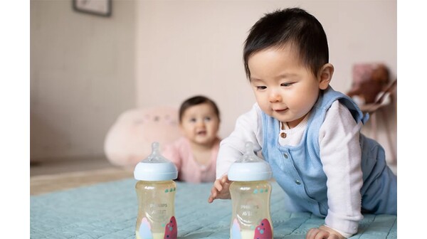 Bình sữa mô phỏng tự nhiên Philips Avent SCF582.10 260ml cho trẻ từ 1 tháng tuổi