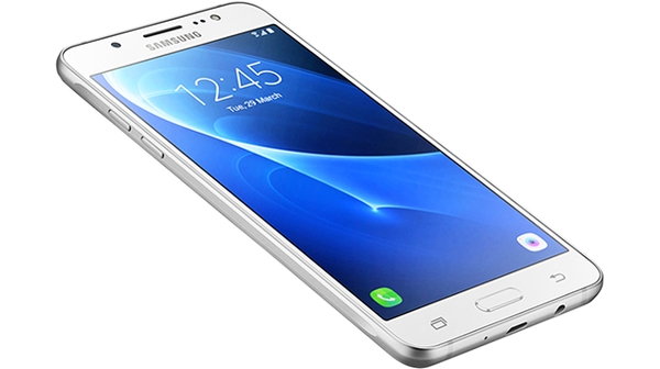 Điện thoại Samsung Galaxy J7 2016 màu trắng màn hình sắc nét