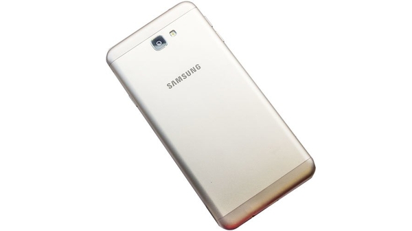dien-thoai-samsung-galaxy-j7-prime-vang-4