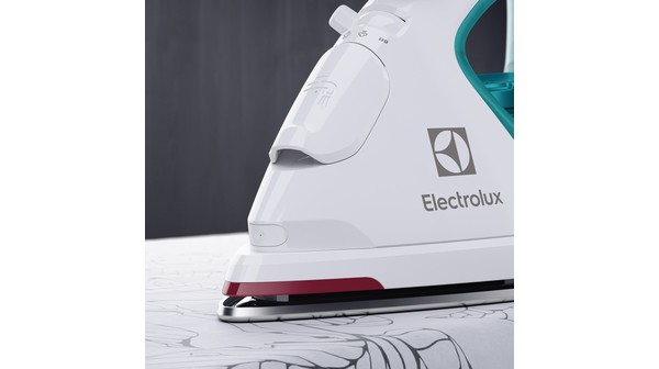 Bàn ủi hơi nước Electrolux ESI5126 đầu bàn ủi