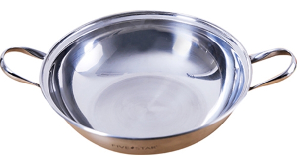 Nồi lẩu Inox Fivestar 26CM W26-3DG được thiết kế tay cầm thiết kế dạng đũa chắc chắn,dễ cầm nắm