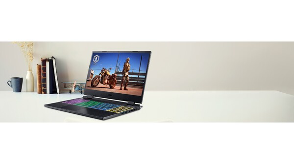 Laptop Acer Nitro 5 AN515-58-52SP i5-12500H (NH.QFHSV.001) mặt nghiêng phải