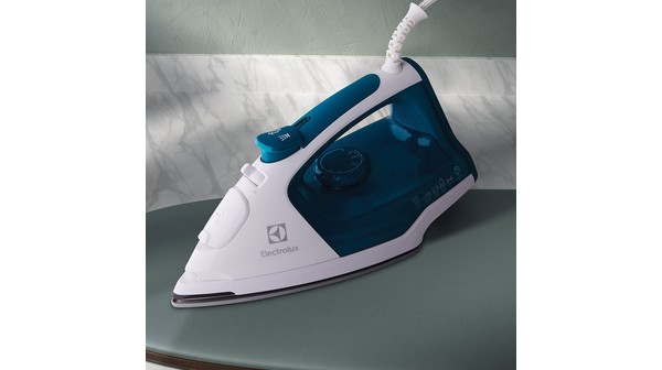 Bàn ủi hơi nước Electrolux ESI5126 tổng quan