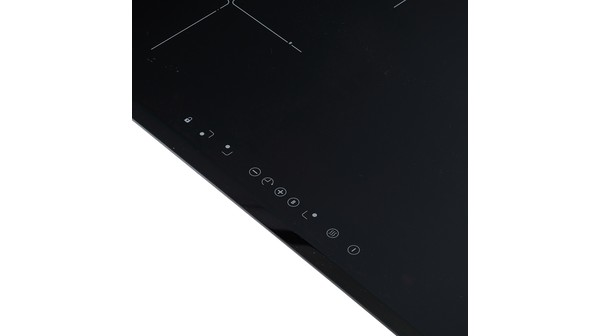 Bếp từ ba vùng nấu Hafele HC-IS773EA điều khiển