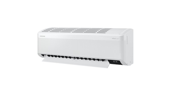 Máy lạnh Samsung Inverter 1 HP AR10CYFAAWKNSV nghiêng phải cánh đảo quạt mở