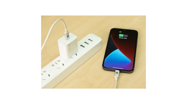 Củ sạc nhanh Mophie Power Delivery 20W Trắng tổng quan