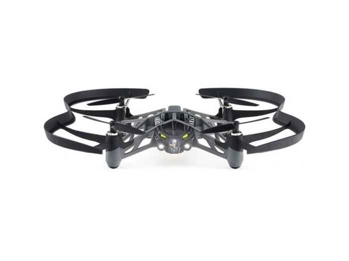 Parrot Airborne Night Drone Swat sở hữu thiết kế hiện đại, độc đáo